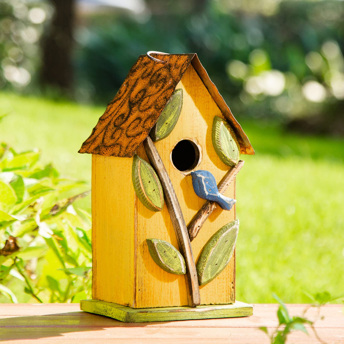 Glitzhome birdhouse features hand-painted wood and metal for durable garden decor.