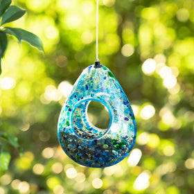 Glitzhome glass bird feeder water-drop shape attracts songbirds to your garden.