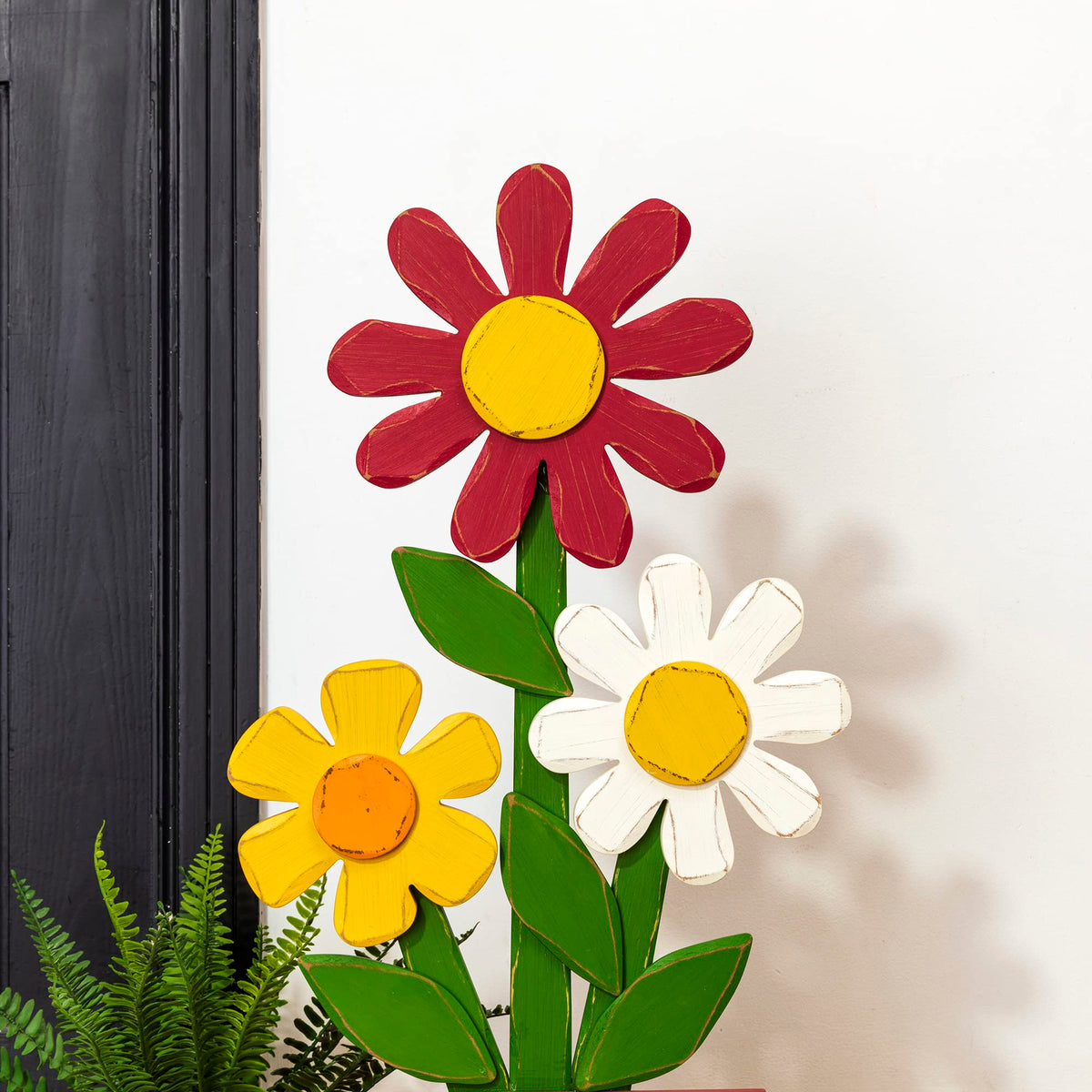Glitzhome welcome sign with a 3D bee detail adds porch charm