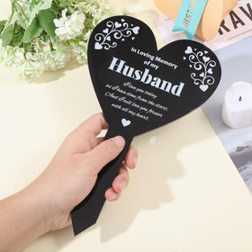 GLOBLELAND heart-vines-engraved plaque accentuates garden decor and tribute.