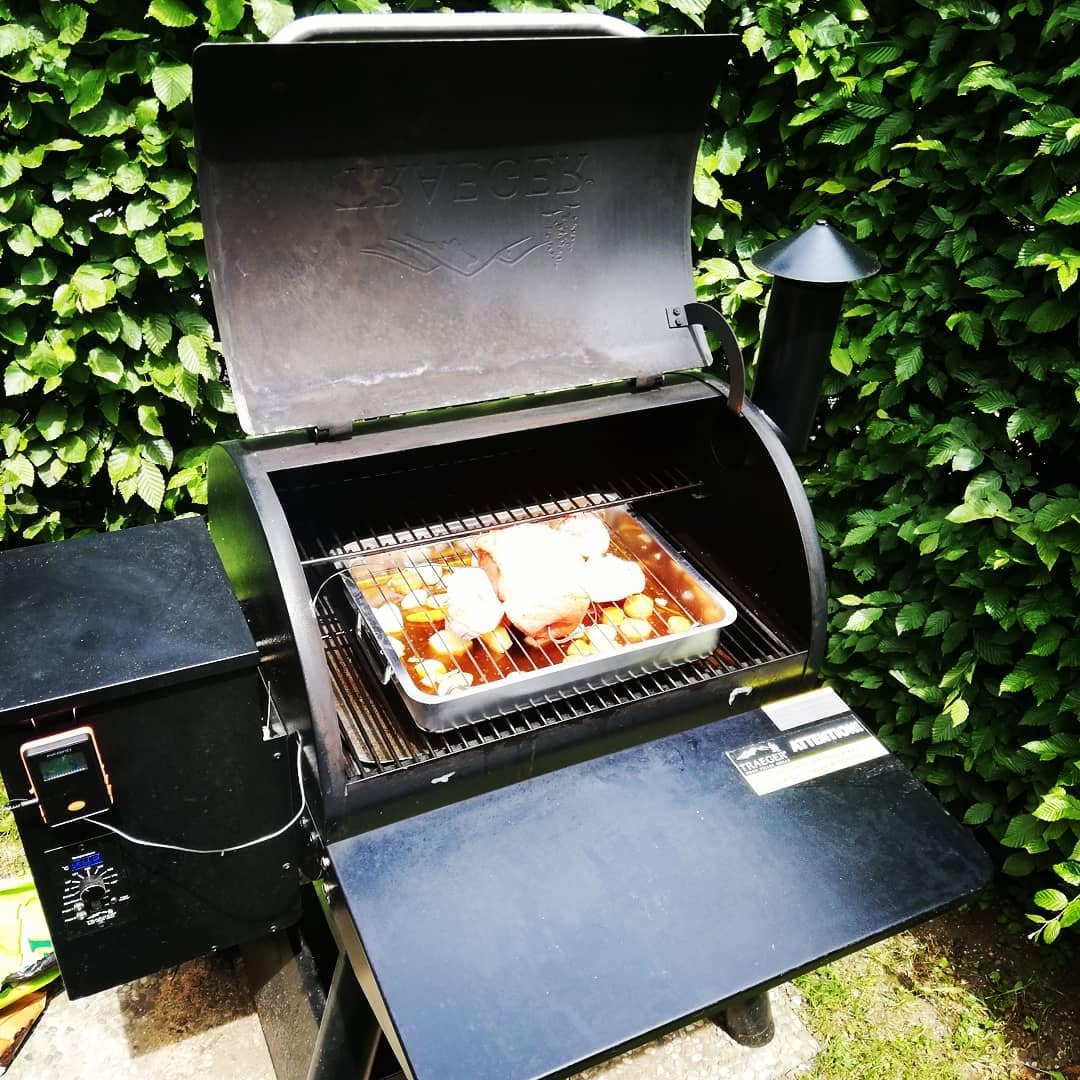 GLOWYE stainless steel drip tray baffle with angled channel for grease flow.