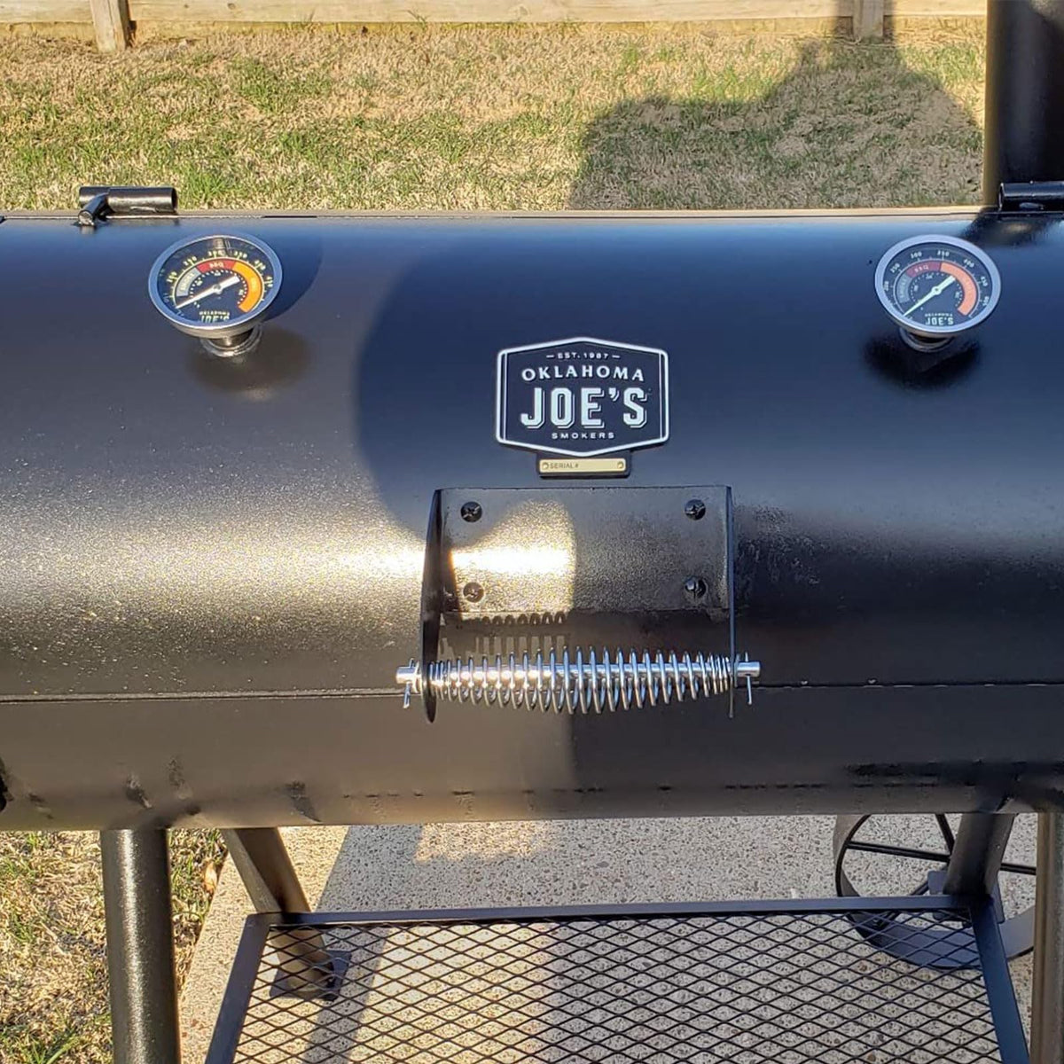 GLOWYE stainless steel body offers rust resistance and outdoor durability