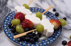 Gmark bamboo skewers perfect for fruit skewers and desserts at gatherings