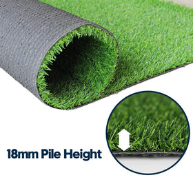 Goasis Lawn 18mm pile close-up showing soft, barefoot-friendly fibers.