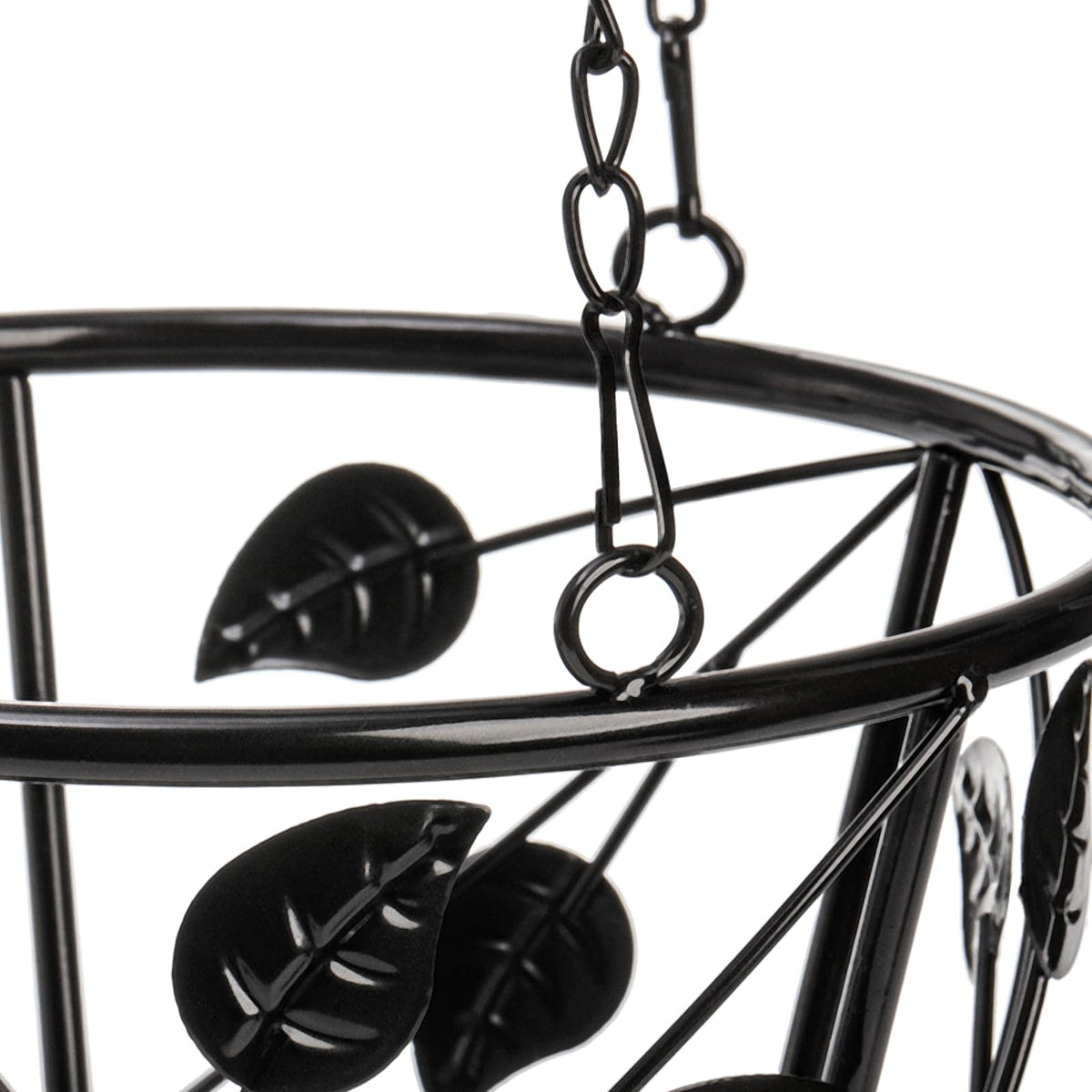 Goaste rust-resistant metal construction ensures long-lasting outdoor decor