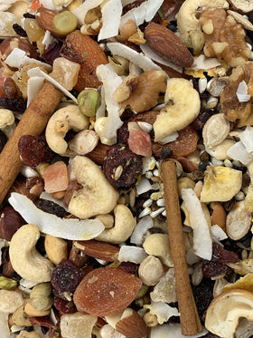 Goldenfeast VL Madagascar Blend served in bowl enhancing bird nutrition and enjoyment.