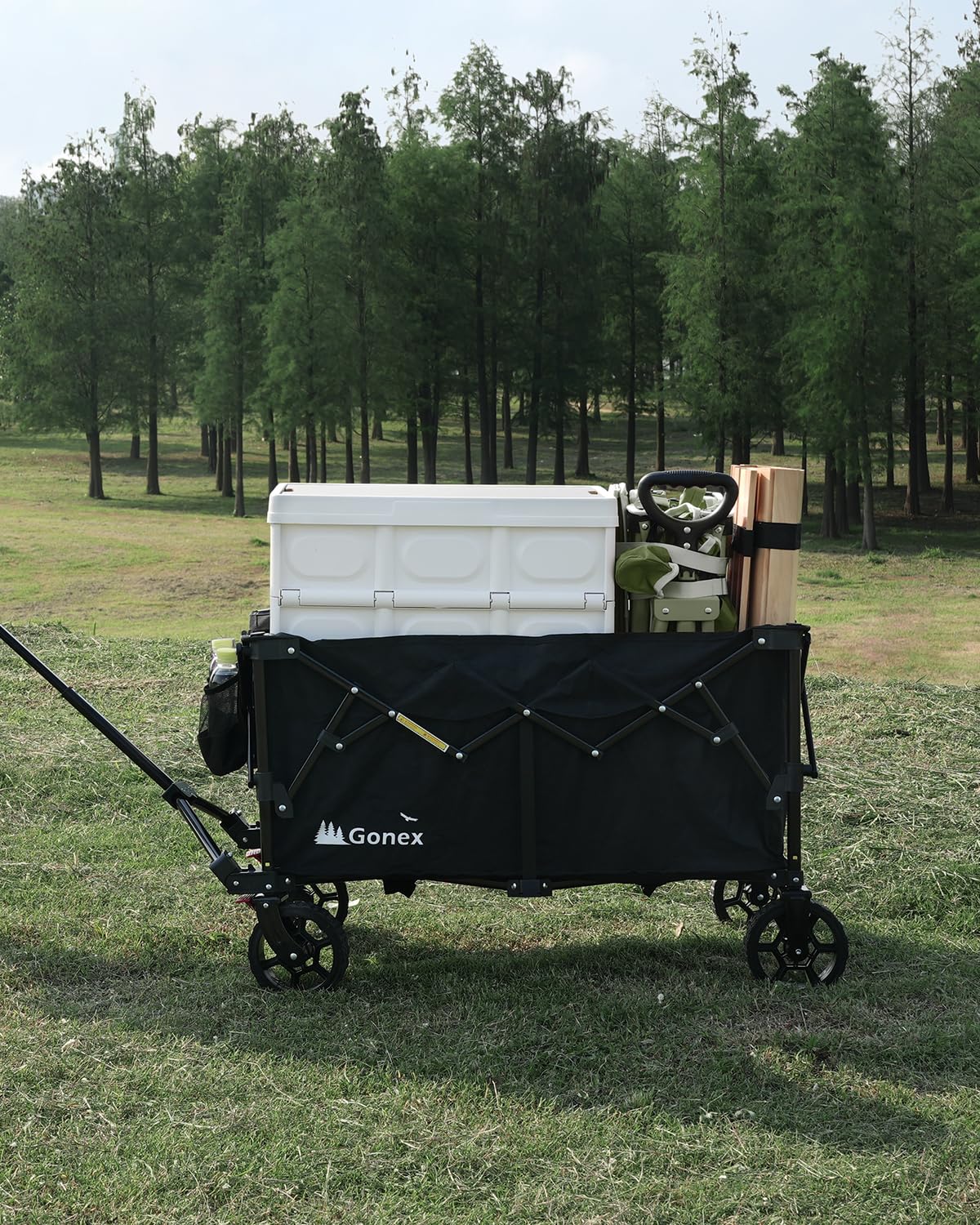 Gonex heavy-duty wagon supports frequent outdoor transport tasks.