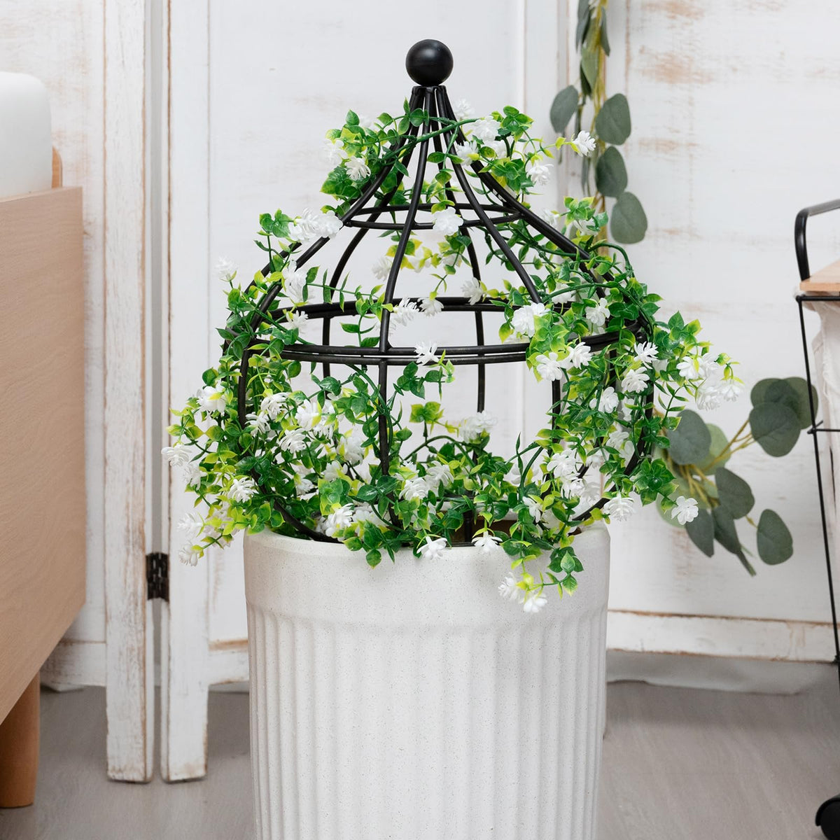 Goooxim 18.1 by 12-inch trellis fits compact spaces like windowsills.