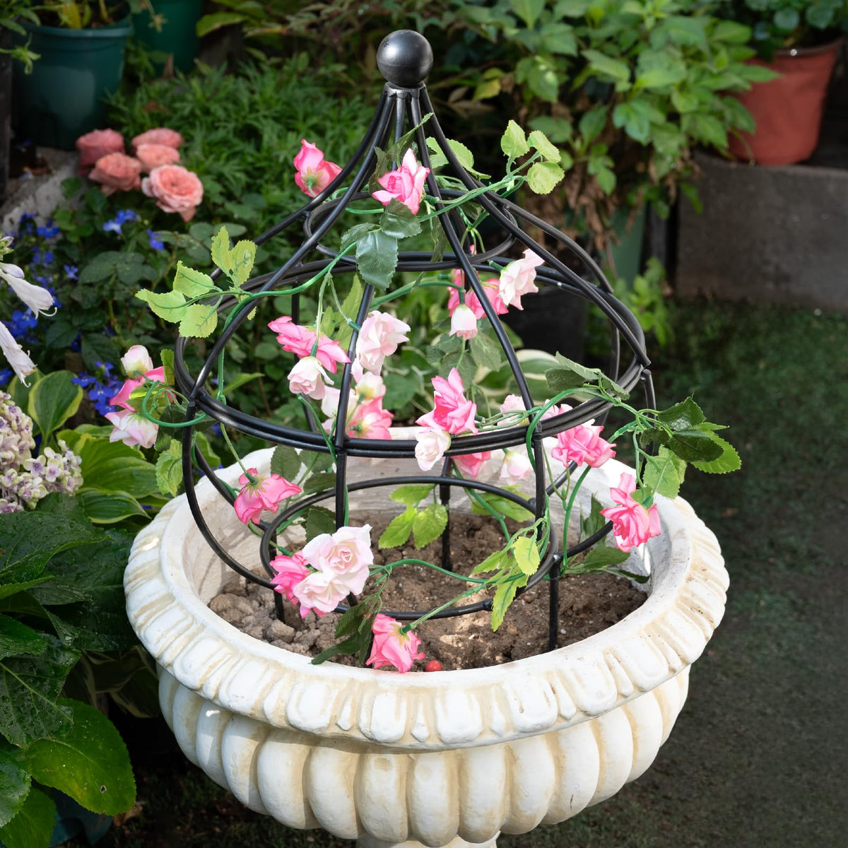 Goooxim metal trellis supports roses, topiaries, and houseplants with versatile styling.