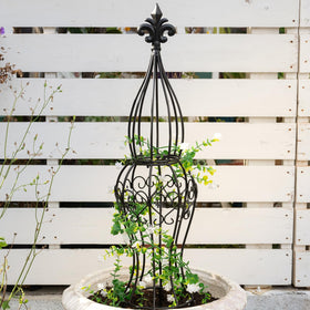 GOOOXIM Obelisk trellis assembly enables quick, hassle-free garden setup.