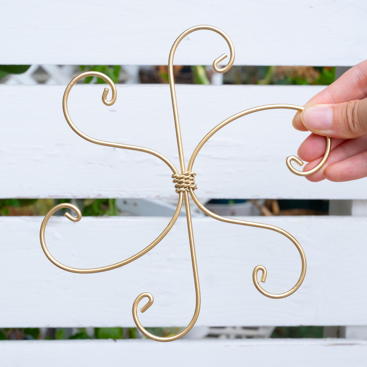 Goooxim safe clips prevent bending of climbing vines.