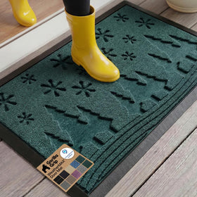 GORILLA GRIP WeatherMAX front door doormat captures dirt and moisture for a cleaner entry.
