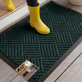 GORILLA GRIP WeatherMAX Doormat Green Diamond, front view, traps dirt at the entry.