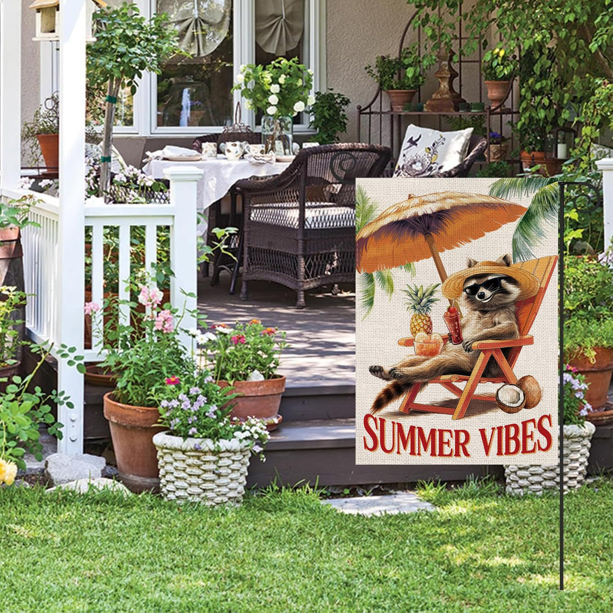 GPGHE Weather-resistant polyester flag resists fading in sunlight.