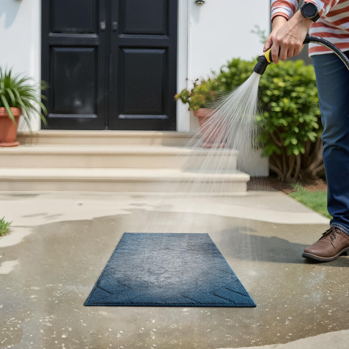 GRANNY SAYS easy-clean surface ready for vacuum, shake, or wash.
