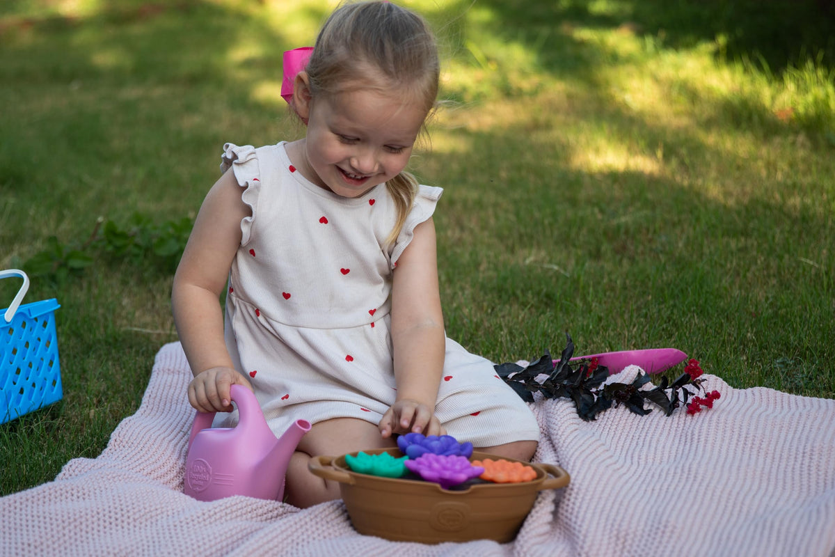 Green Toys Rainbow Bloom set color-change flowers reveal cold-water magic.