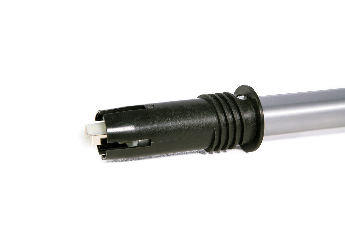 Greenworks PS40A00 chain tension adjustment enables quick tightening.