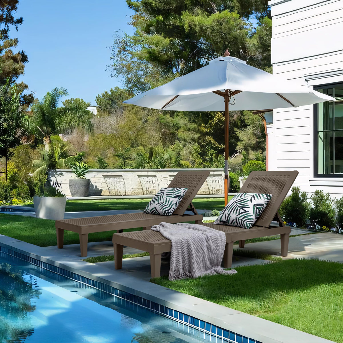 Greesum five-position backrest adjustment for customized comfort in any sunbathing spot.