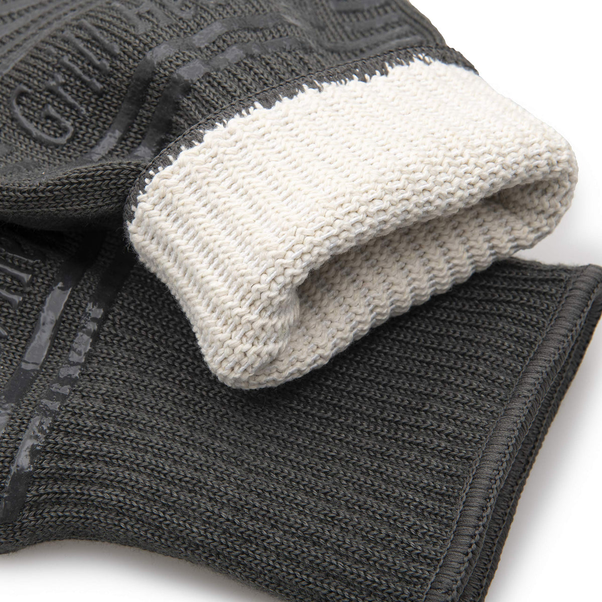 Grill Heat Aid oven-gloves-oven-use provide versatile protection for kitchen tasks.