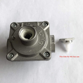 GRILLJOB regulator adjustment screw closeup indicating adjustable outlet pressure range