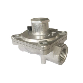 GRILLJOB regulator front view with half-inch NPT connection showing stable gas flow