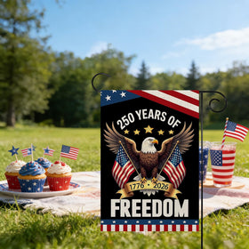 Gritose easy-care flag; machine-washable burlap simplifies maintenance.