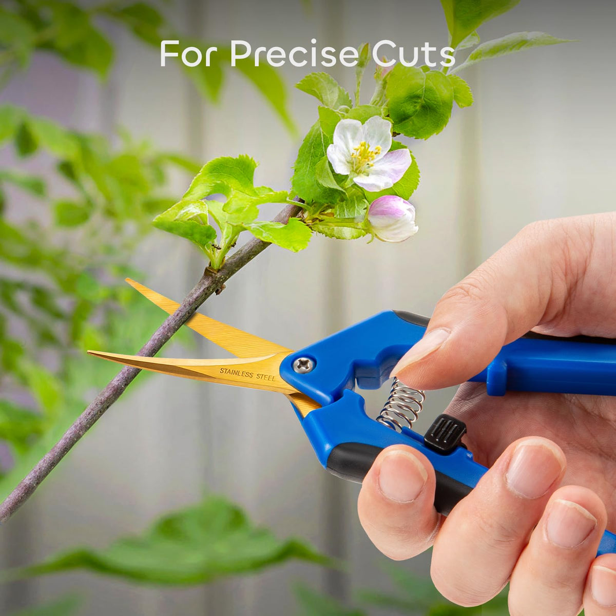 Growneer titanium-coated blades enable light, durable trimming.