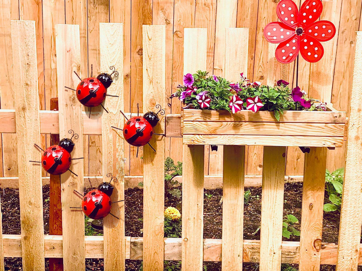 Gudui four-pack ladybugs decorate your yard fences with whimsy.