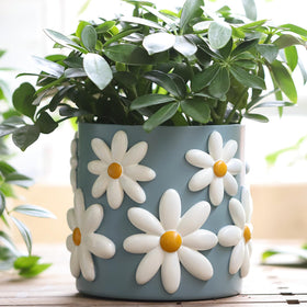 GUGUGO Cute Daisy Pot in blue, indoor decor highlight