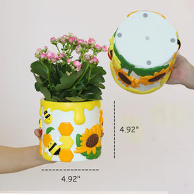 GUGUGO hand-painted artisanal pot highlights unique craft on shelf