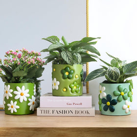GUGUGO 4.92-inch blue planter complements compact spaces