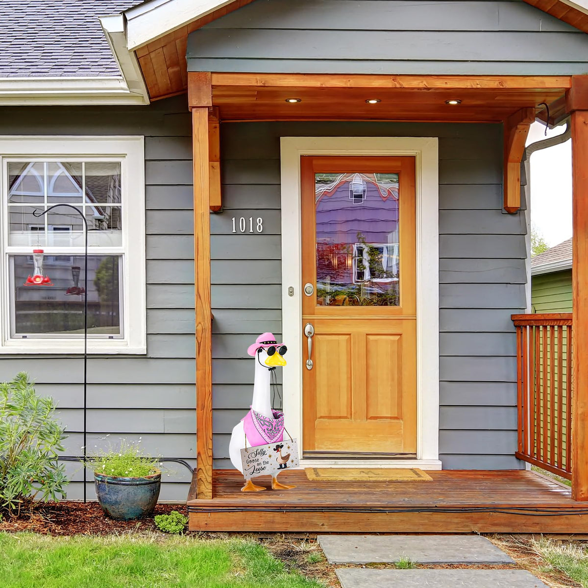 Guiqulai porch goose costume set boosts outdoor decor