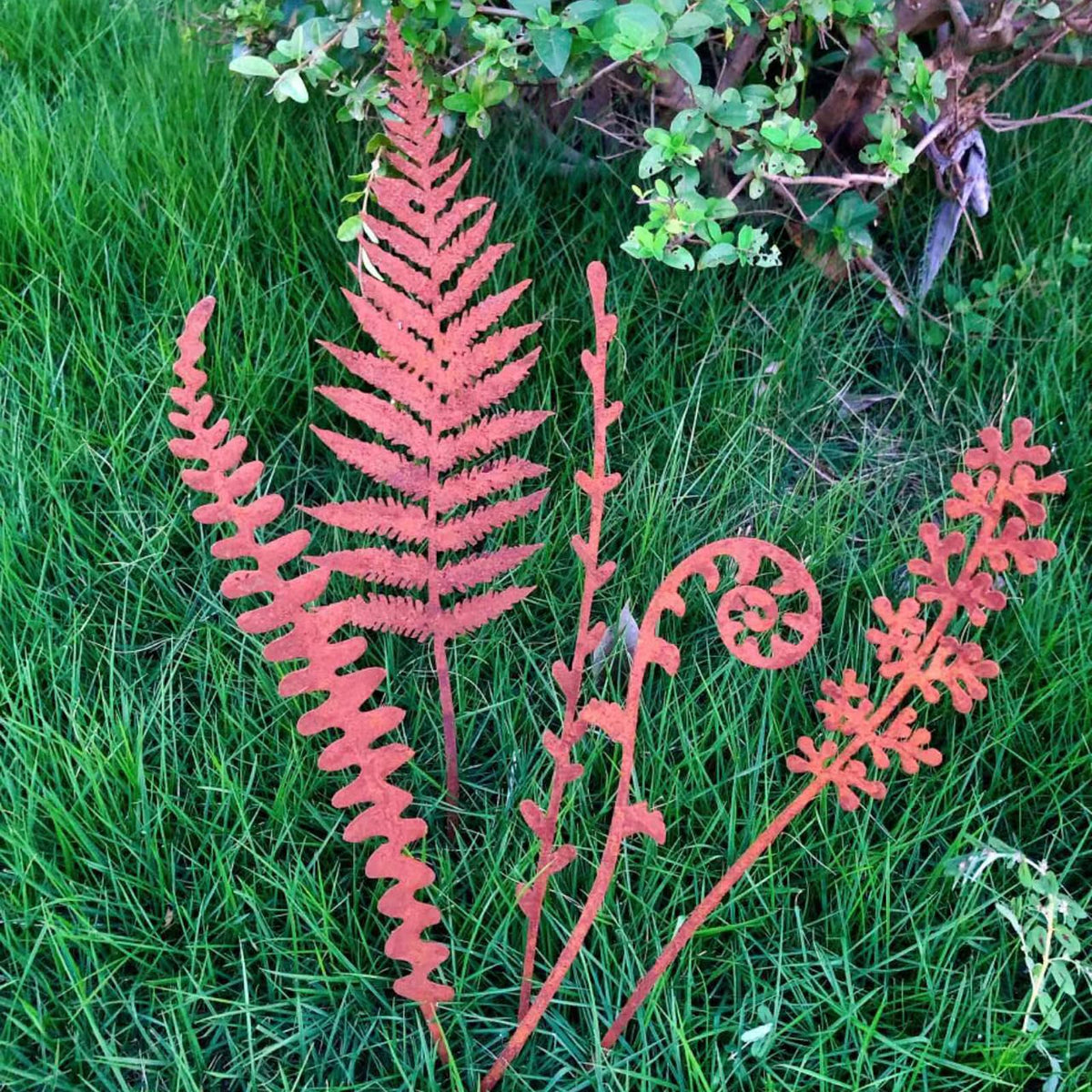 GUOXIAOER iron stake decor ideal as year-round gifts.