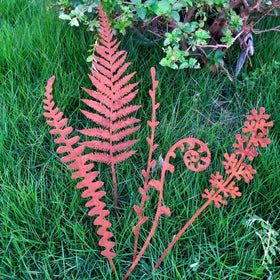GUOXIAOER iron stake decor ideal as year-round gifts.