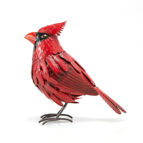 GUTE Cardinal garden sculpture makes a thoughtful outdoor decor gift