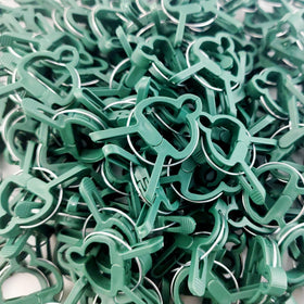 GXXMEI green plastic clips resist rust while supporting climbing plants