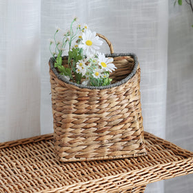 GYASVWU wall-hanging garden decor suitable for indoor and outdoor spaces.