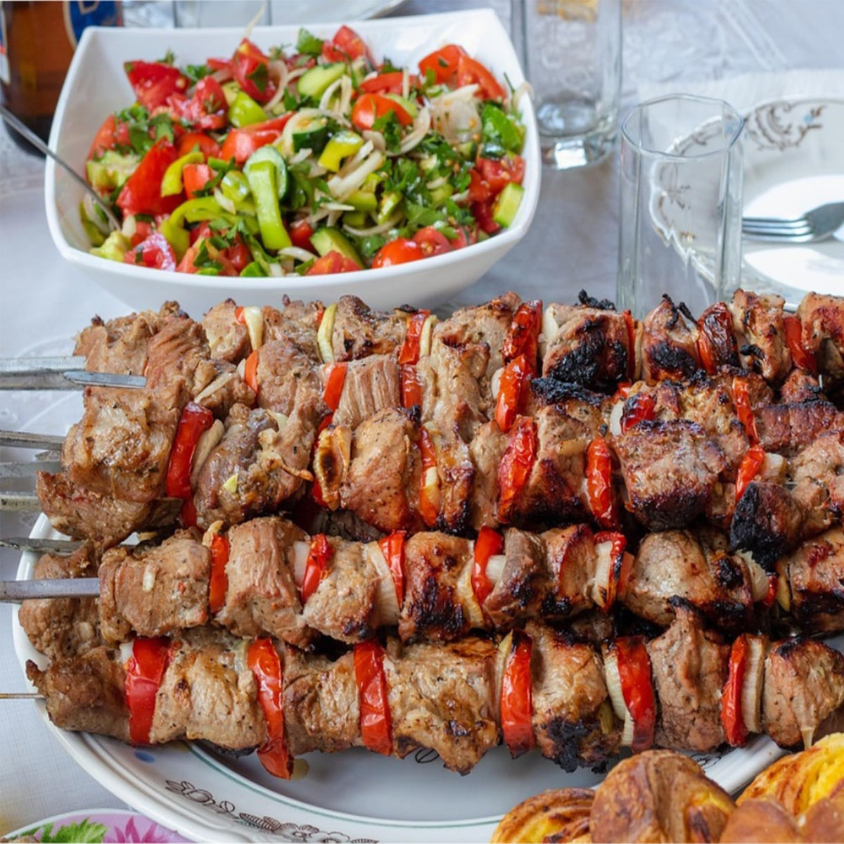 HAKKA heavy-duty design maximizes grill space for more servings