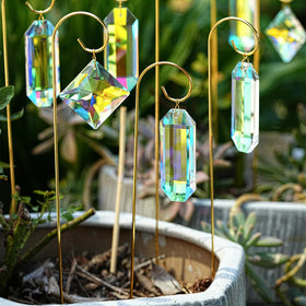 Length 13.7 inch suncatcher stake by H&D HYALINE & DORA shines in sun