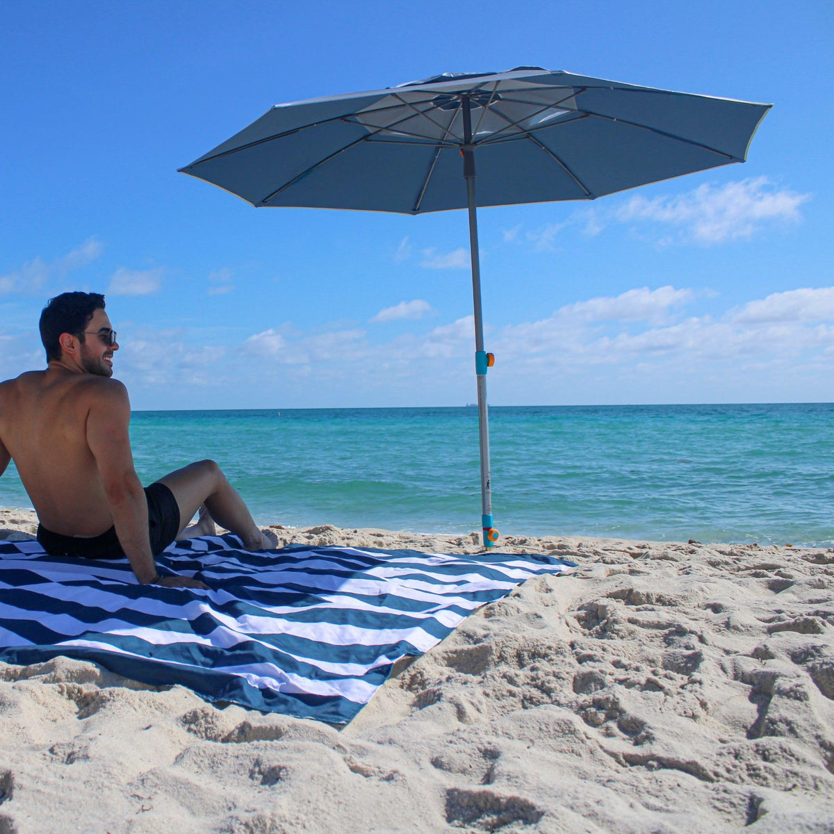 Handy Beach Goods padded-travel bag keeps canopy and anchor organized.