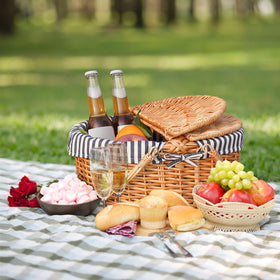 HappyPicnic 15in large picnic basket—spacious interior for two with sturdy construction.
