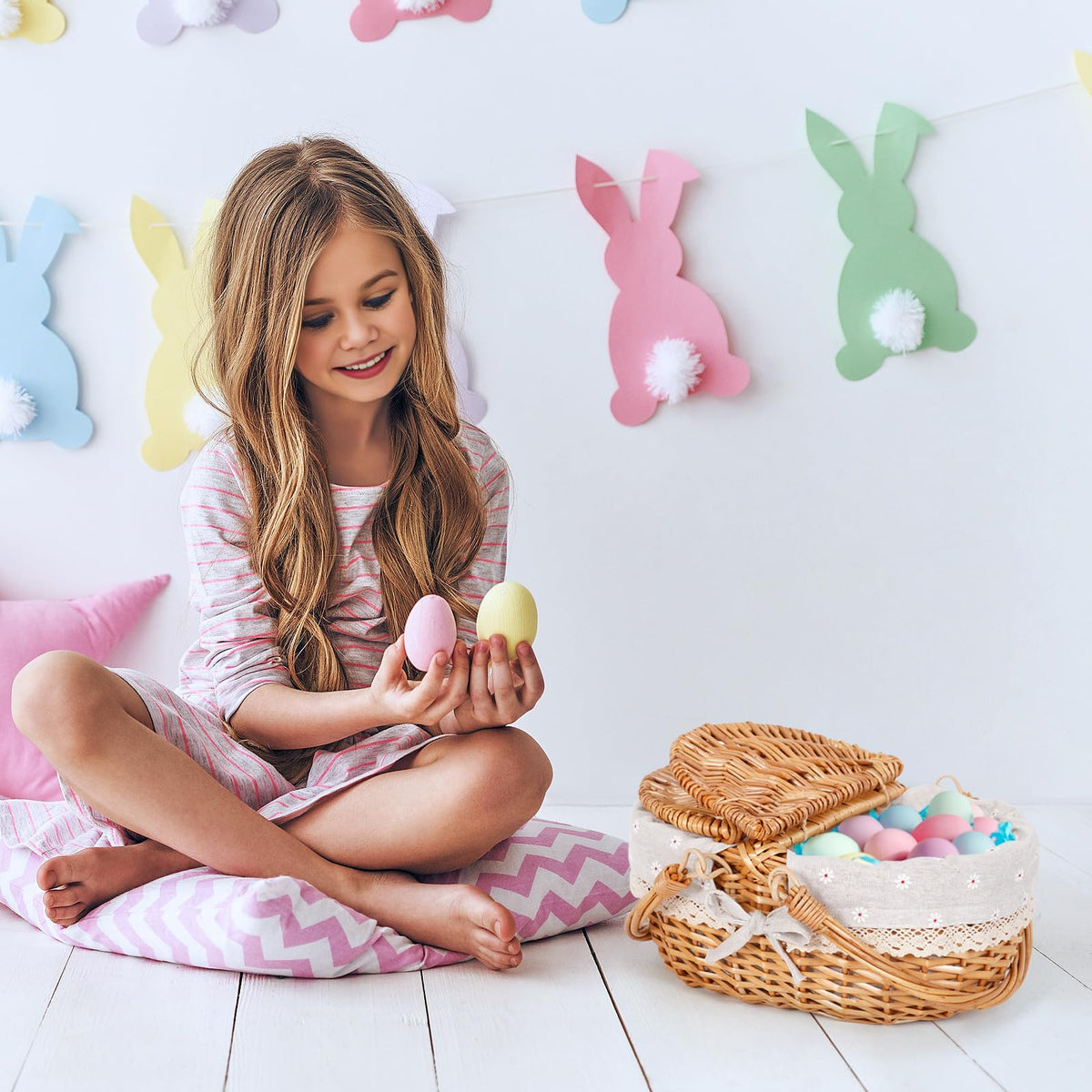 HappyPicnic basket showing lace detailing for a charming photo.