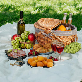 HappyPicnic basket with double handles for easy transport