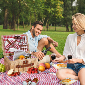 HappyPicnic wine-glasses set for clink-worthy moments.