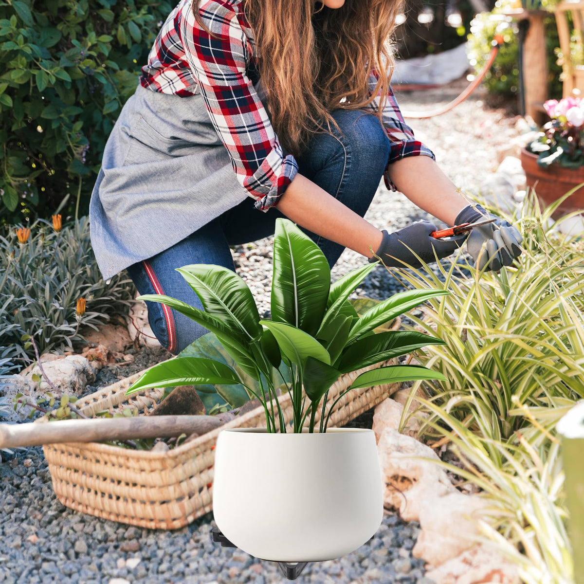 Hariendny planter foot pad water damage protection helps elevate planters.