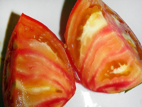 Harley Seeds Mr. Stripey tomato: ready-to-harvest fruit ideal for colorful plates.