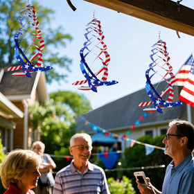 Hausse easy-hang nylon lanyard enables quick sun- and breeze-powered setup.
