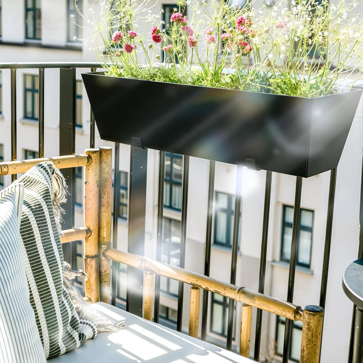 HAYOHRT can hold flowers, peppers, berries for elevated containers on railings