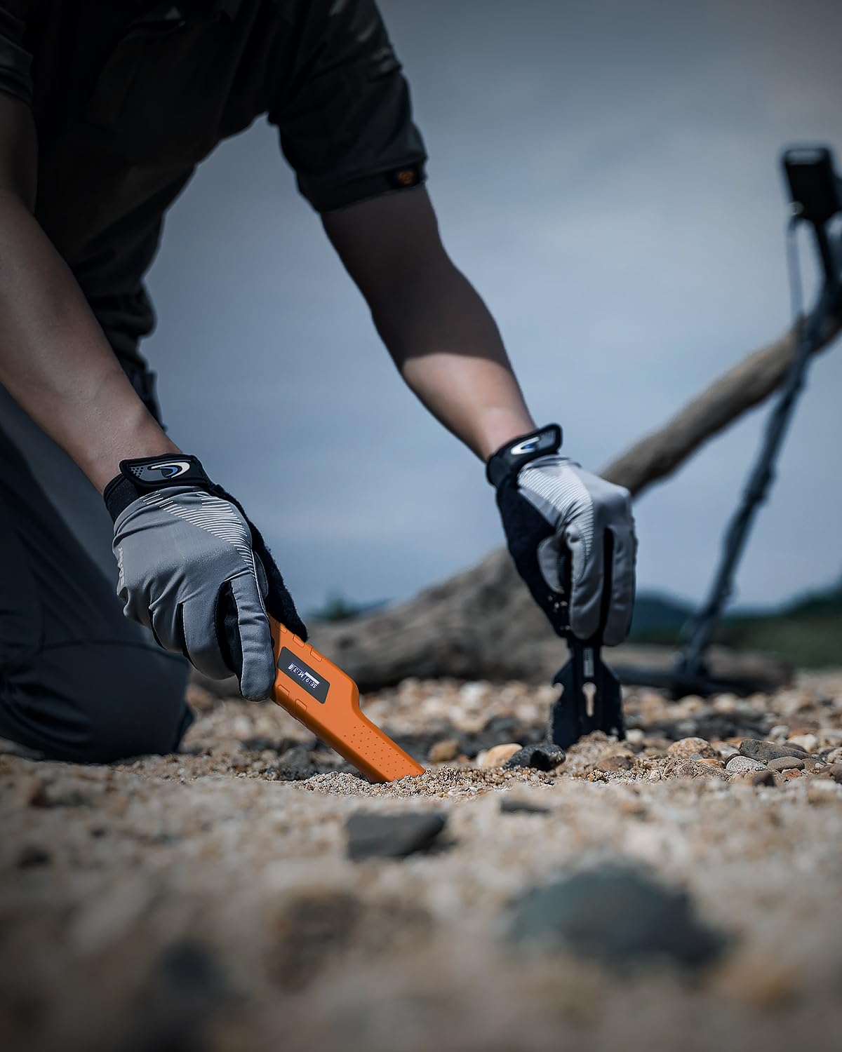 Hazlewolke pinpointer in hand showing lightweight handheld tool for portability.