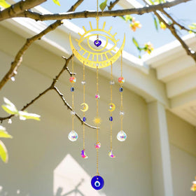 H&D HYALINE & DORA garden suncatcher with prisms for outdoor spaces.